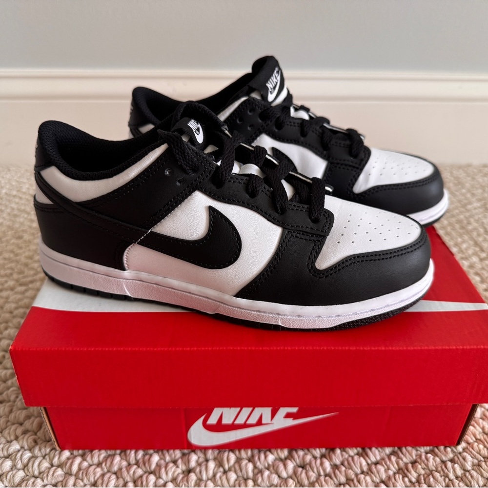 ** NEW ** Nike Dunks Low Shoes (Panda) - Size 3